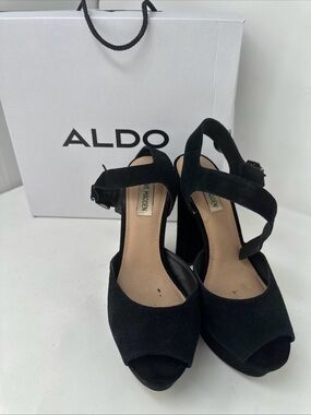 Steve Madden Black Suede Crisscross Platform Sandals